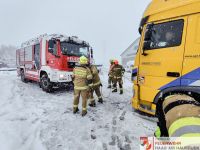 _2023-12-02 LKW Bergung Auffahrt A8 FR Suben-092046